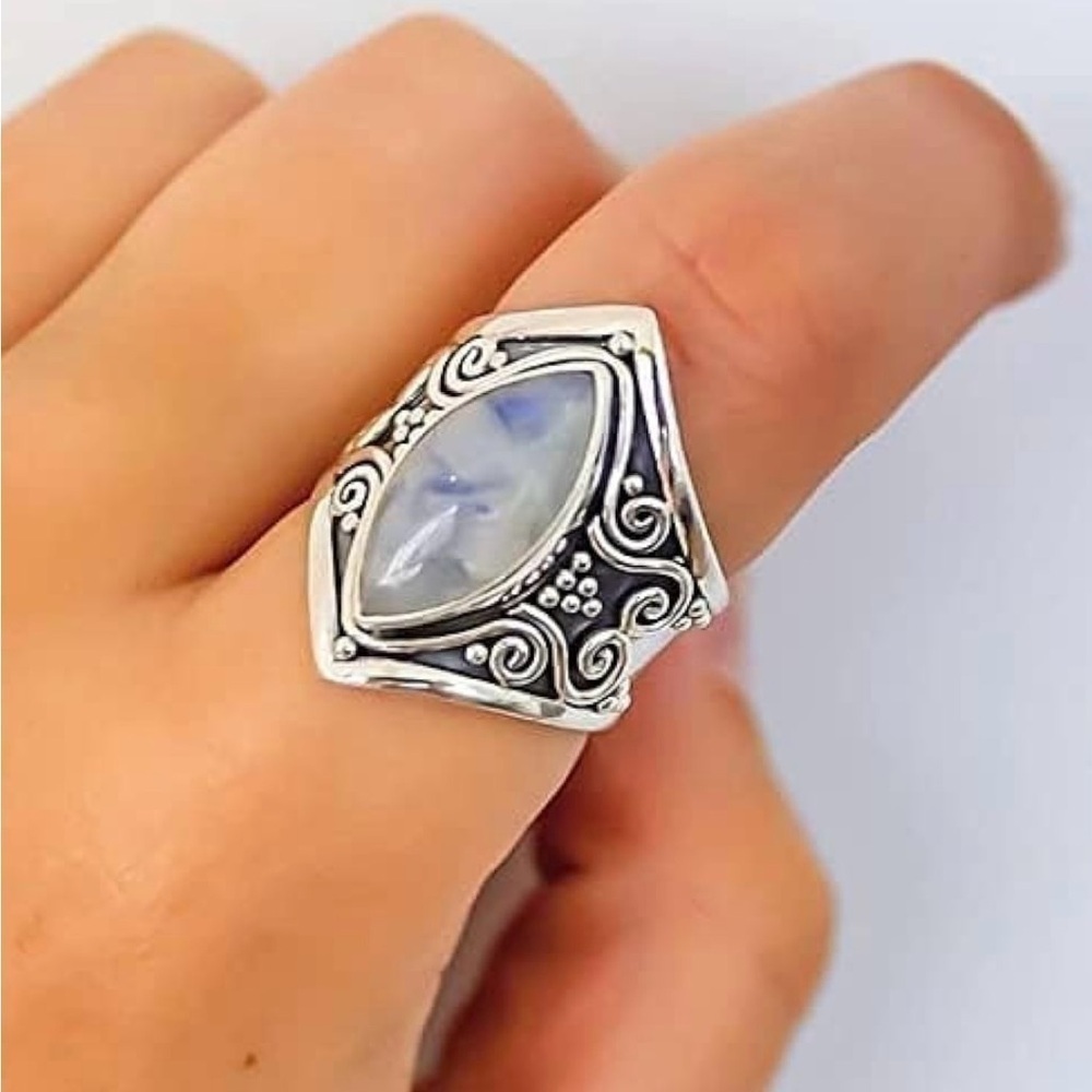 Size 8 Statement Ring - Picture 8 of 9